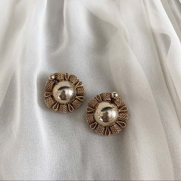 Vintage Jewelry - VTG Gold Tone Chain Wrapped Flower Earrings